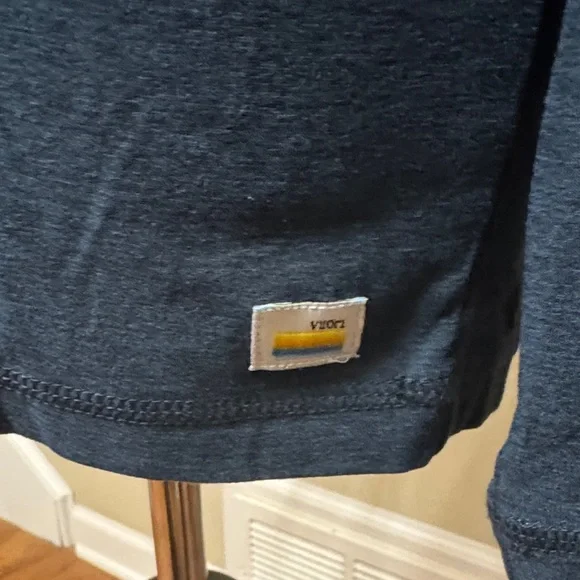 Vuori Men's Deep Blue Long Sleeve Tee Size S pre-owned. - Picture 9 of 10